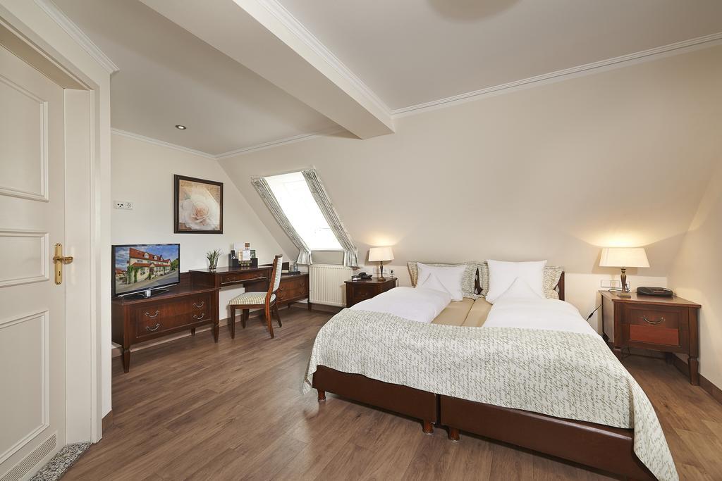 Brauereigasthof Zum Löwenbräu Adelsdorf Zimmer foto
