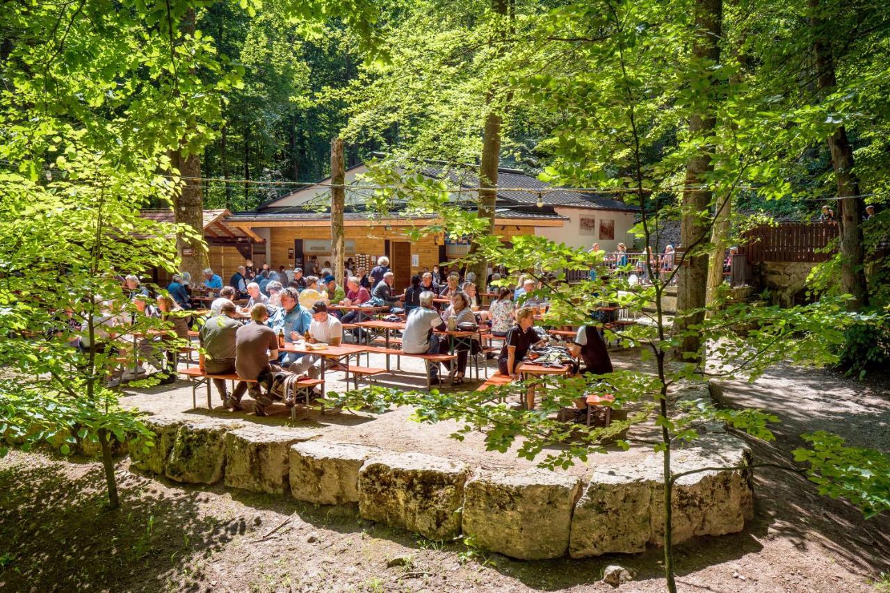 Hotel Brauereigasthof Zum Löwenbräu Adelsdorf Exterior foto