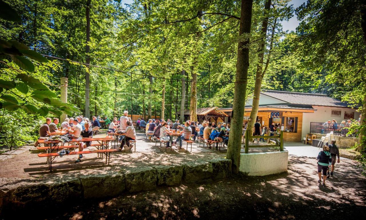 Hotel Brauereigasthof Zum Löwenbräu Adelsdorf Exterior foto