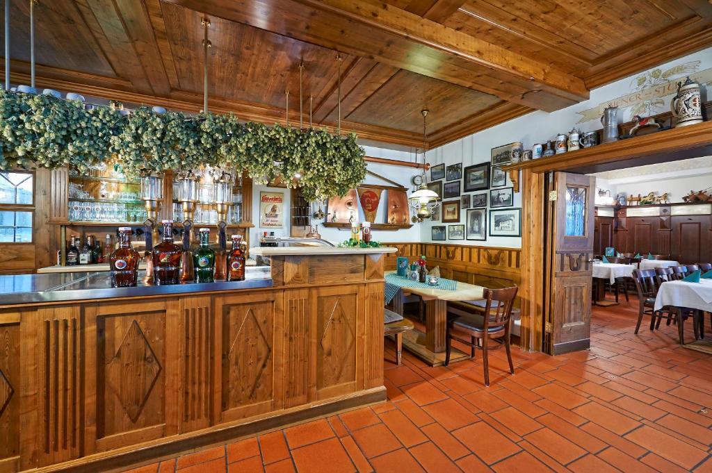 Brauereigasthof Zum Löwenbräu Adelsdorf Exterior foto